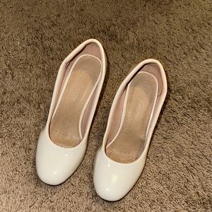Elegant Cream Women's Pumps